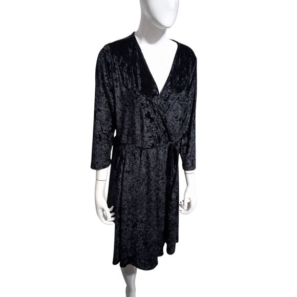 Torrid Women’s size 1X Whimsigoth Crushed Velvet Dark Romantic‎ Faux Wrap Dress - Picture 2 of 11